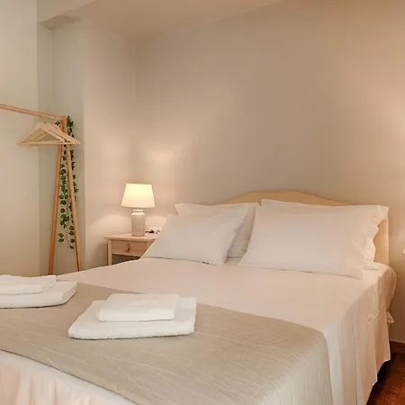 Acropolis View 4 Bedroom Flat *
