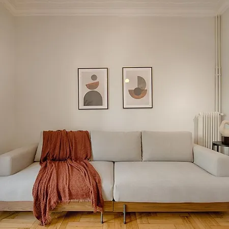 Acropolis View 4 Bedroom Flat Apartment *