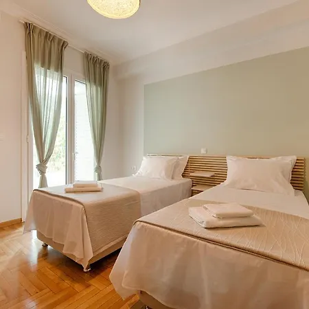 Acropolis View 4 Bedroom Flat *
