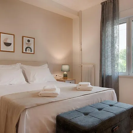 Acropolis View 4 Bedroom Flat *