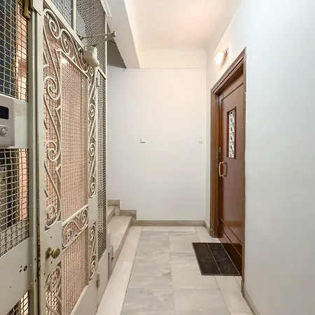 Acropolis View 4 Bedroom Flat Apartment *