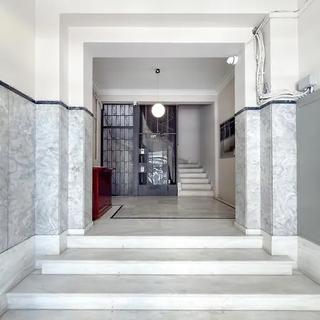 Acropolis View 4 Bedroom Flat *